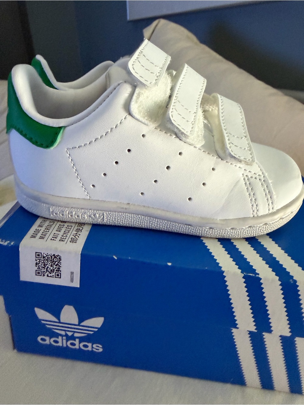 adidas White Kids Sneakers with Green Heel Accent and Triple Velcro Straps